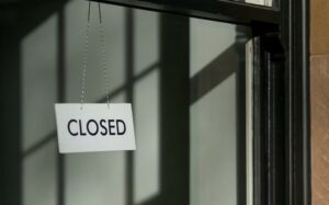 vitrine de commerce fermée