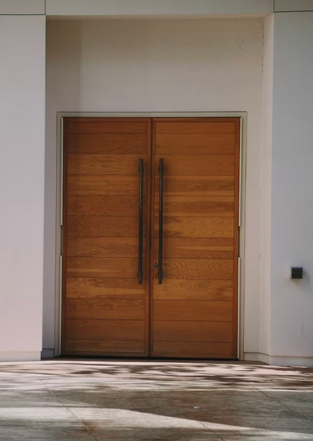 porte blindée pour maison avec panneaux en bois